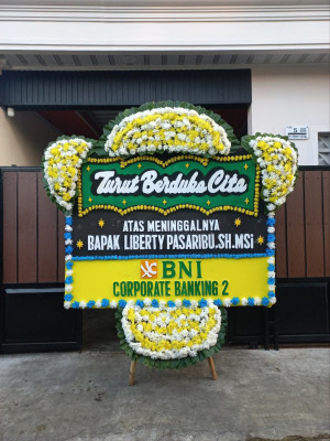 Papan Bunga Duka di Balekambang