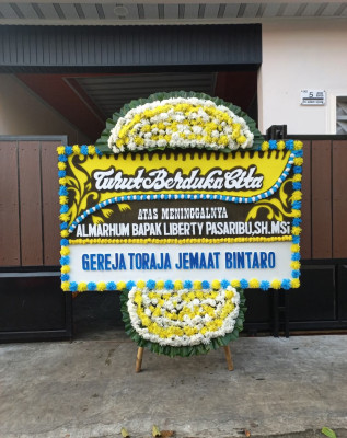 Papan Bunga Duka di Balekambang