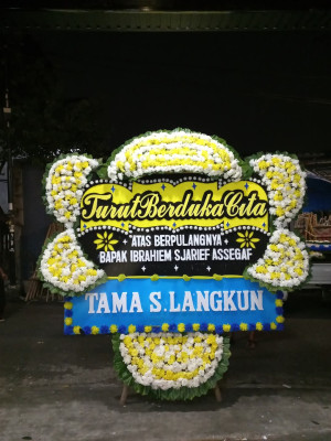 Papan Bunga Duka di Balekambang